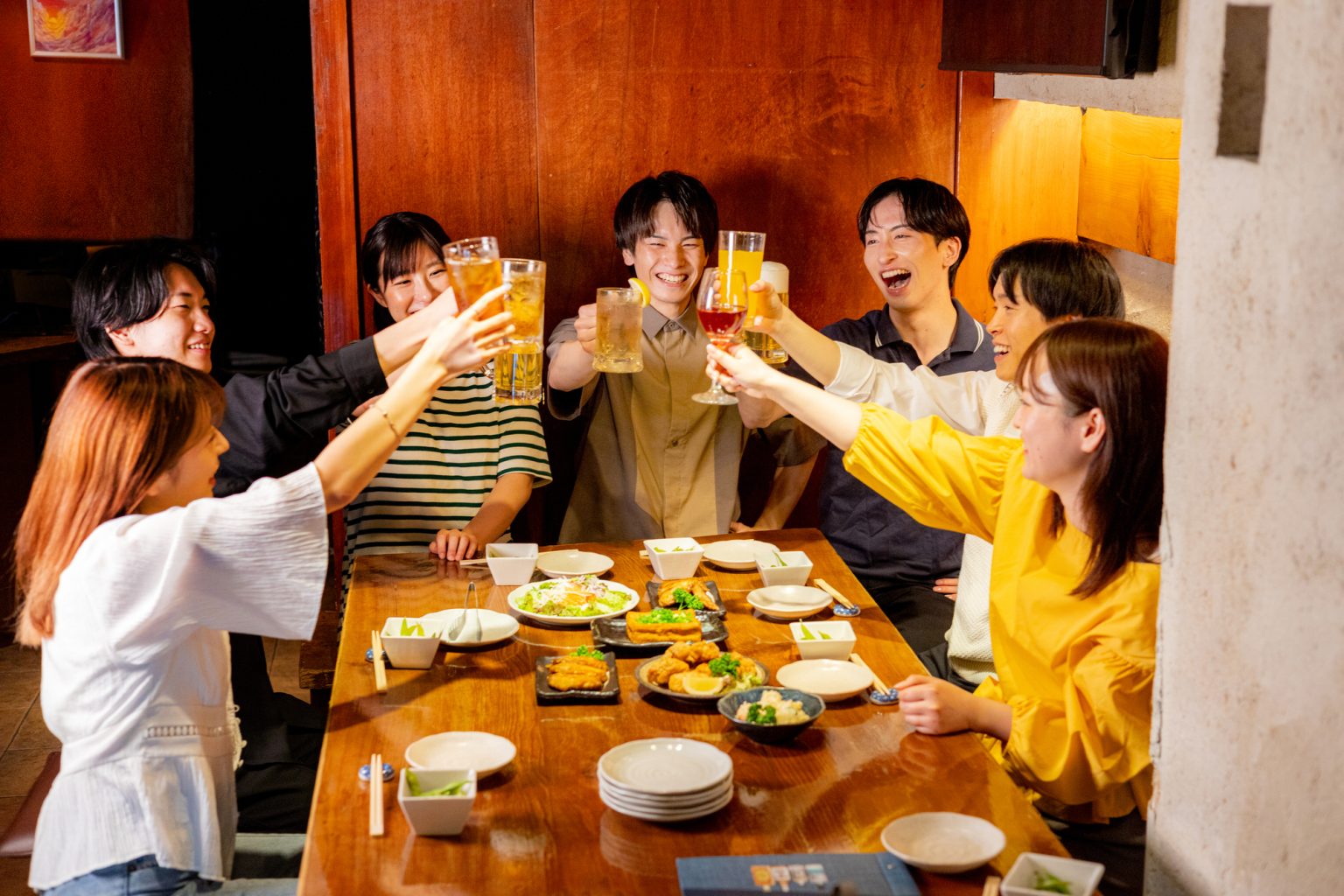 オフ会とは?目的やメリット、人気企画、開催場所などわかりやすくご紹介! | 東京湾クルージングレストランのシンフォニー