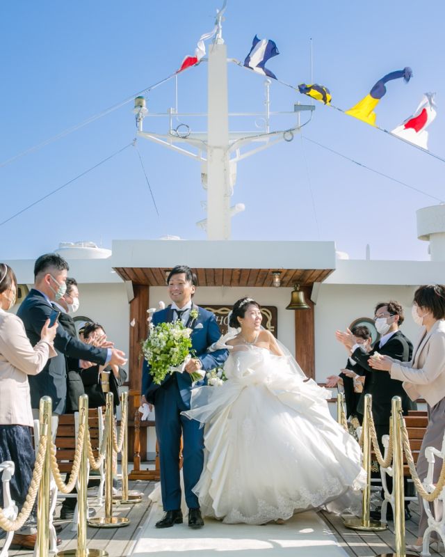 ◁フェア予約はこちら
祝福の拍手と笑顔に包まれた船上挙式。
ゲストとつくる最高の思い出を。

シンフォニークルーズウェディングって？🛳️💍
東京湾をクルージングしながら挙げる、特別感たっぷりの船上ウェディング✨
青空や夜景をバックにした絶景のフォトスポット、自由にカスタマイズできるプランで、ふたりらしい結婚式が叶います🛳️💍
一生の思い出を、海の上で作りませんか？

詳しくはプロフィールリンクから↓
@symphony_cruise_wedding

#シンフォニーウェディング #シンフォニー #クルーズウェディング #船上ウェディング #クルージング #結婚式ドレス #結婚式コーデ #ウェディングヘア #ヘアメイク #ヘアチェンジ  #ウェディングブーケ #プロポーズ #プロポーズフラワー #船上結婚式 #船上パーティー #ブライダルフェア #フォトウェディング #都内デート #東京デート #記念日デート  #サプライズプロポーズ #関東花嫁 #東京花嫁  #symphonywedding #symphony