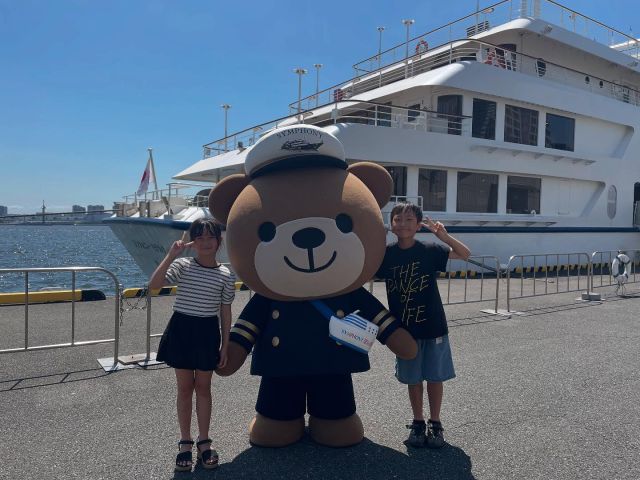 \海の日限定！/
東京海さんぽクルーズ開催しました📣

お天気にも恵まれてお子さまの笑顔が輝くクルーズとなりました☀️

🚢子ども船長イベント🚢
東京海さんぽクルーズでは小学生の子ども船長を募集し、2人の子ども船長と共に航行しました！
お出迎えやお見送り、見張り業務など様々なおしごとに挑戦💪
真剣に取り組む姿がとてもカッコよかったです😆

#海の日#東京海さんぽクルーズ#シンフォニークルーズ#子ども船長#クルーズ#クルージング#日の出桟橋#浜松町