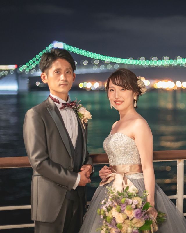 ◁フェア予約はこちら
夜景をバックに、大人のロマンチックタイム。
レインボーブリッジと船の灯りがふたりを照らして。

シンフォニークルーズウェディングって？🛳️💍
東京湾をクルージングしながら挙げる、特別感たっぷりの船上ウェディング✨
青空や夜景をバックにした絶景のフォトスポット、自由にカスタマイズできるプランで、ふたりらしい結婚式が叶います🛳️💍
一生の思い出を、海の上で作りませんか？

詳しくはプロフィールリンクから↓
@symphony_cruise_wedding 

#シンフォニーウェディング #シンフォニー #クルーズウェディング #船上ウェディング #クルージング #結婚式ドレス #結婚式コーデ #ウェディングヘア #ヘアメイク #ヘアチェンジ  #ウェディングブーケ #プロポーズ #プロポーズフラワー #船上結婚式 #船上パーティー #ブライダルフェア #フォトウェディング #都内デート #東京デート #記念日デート  #サプライズプロポーズ #関東花嫁 #東京花嫁  #symphonywedding #symphony