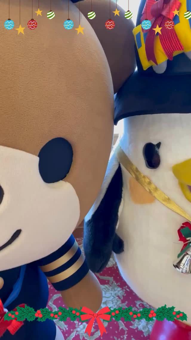 Merry Christmas🎄✨

しゃぽぽがシンフォニークルーズへ遊びに来てくれました！
プレゼント交換会の様子をお届け🎁

皆さまも素敵なクリスマスとなりますように💭

#はとバス#シンフォニークルーズ#しゃぽぽ#ぼんぼ