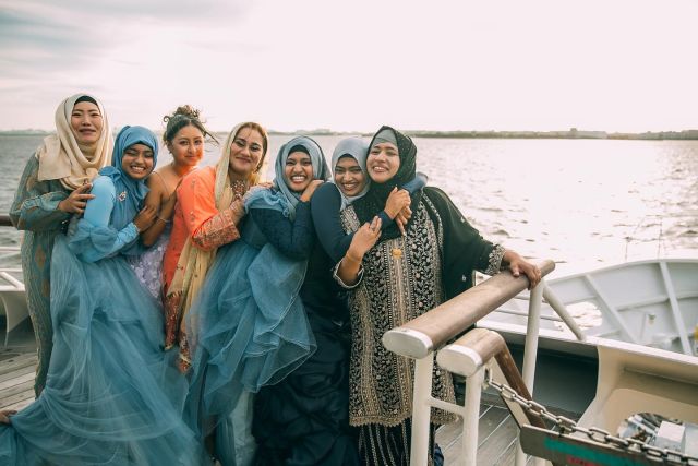 一緒に見る最高のサンセット
【これからも一緒に同じ景色を】

今も
これからもずっと大切にしたい人達

大切な人の笑顔をたくさんもらいながら
歩んできたお二人それぞれの軌跡
これからもずっと
その笑顔を大事にしたい

船からみる特別なサンセットの景色は
いつまでもお二人の心の中に
たいせつなゲストの皆様の心の中に・・・

そんな大切な瞬間のお手伝いをしたい

シンフォニークルーズウェディングでは
いつまでも残る素敵な想い出をつくる
【海婚】船上ウェディングが叶えられます

ゲストハウスのような　一船チャーター
プライベートデッキ付きの個室
船上で素敵な時間を過ごされたい皆様に
オススメです。

今だからこそ
隣にいてくれる人と
支えてくれる皆様と
色んなカタチで大切な時間を過ごしませんか😊

#海 #船上 
#結婚式  #ウェディングパーティー 
#プロポーズ大作戦